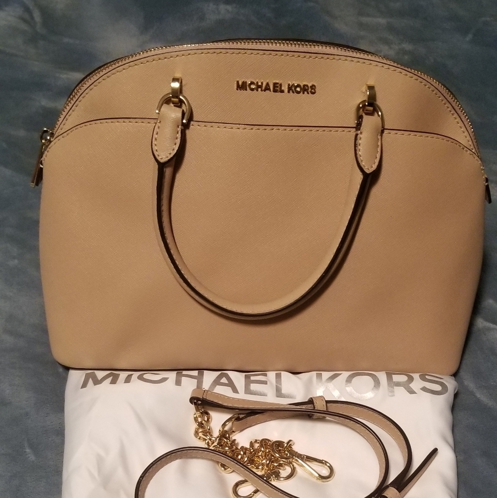 EUC Michael Kors Large Satchel .